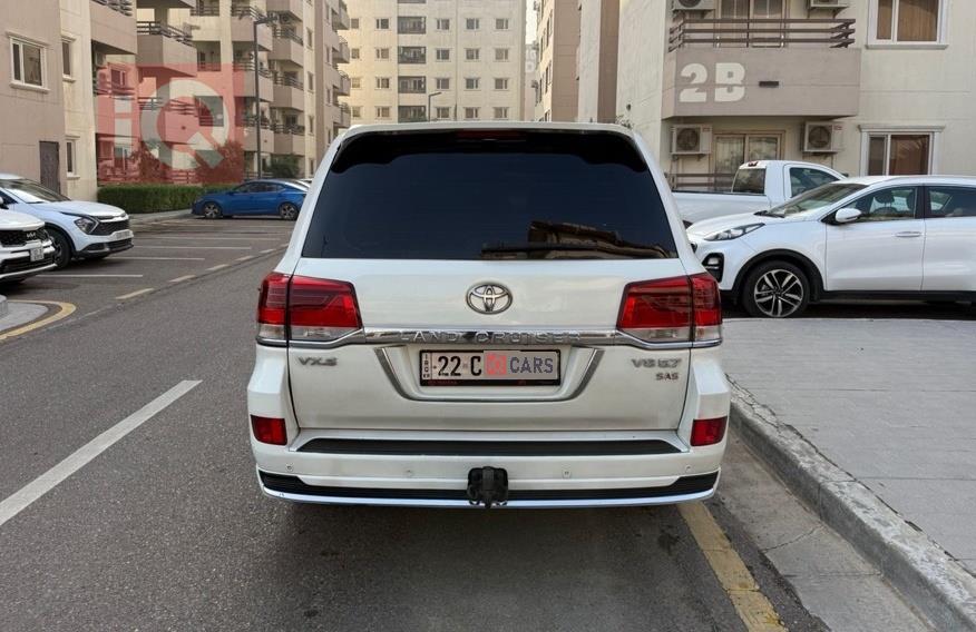 تۆیۆتا لاند کروزەر